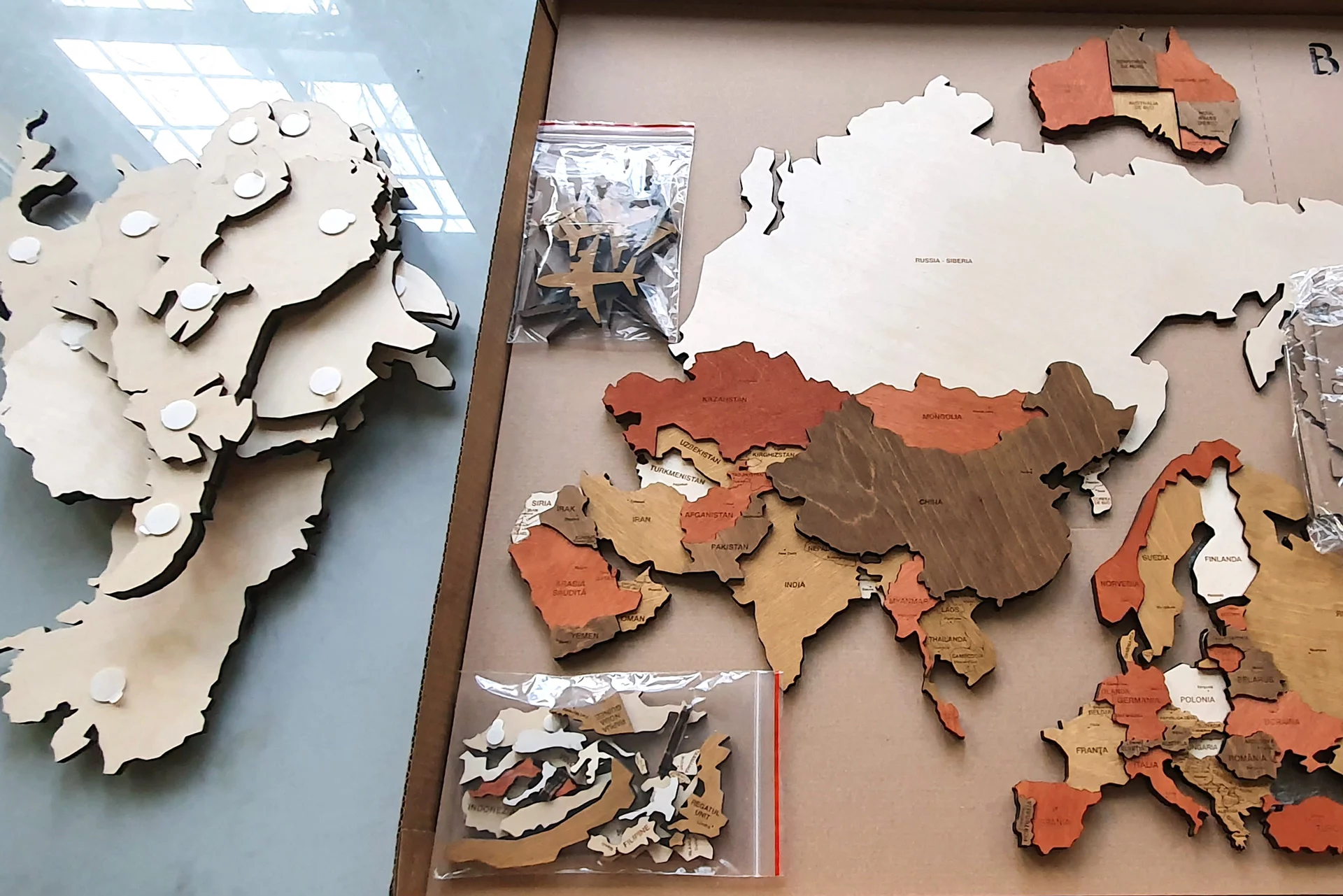 pachet harta lumii lemn