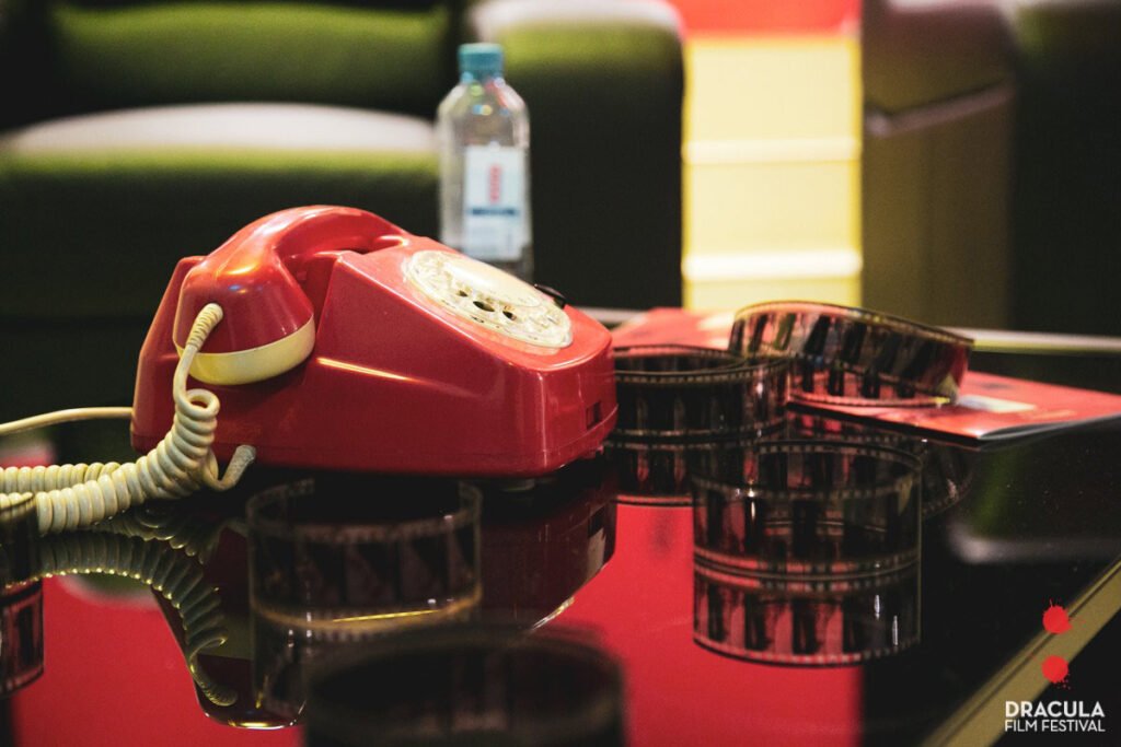 telefon rosu decor fantastic
