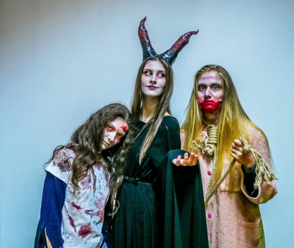 Halloween costume femei deghizate