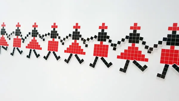 Dansatori hora motive traditionale