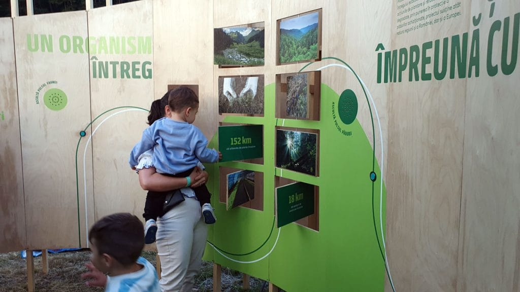 Panouri interactive rotative imprimate UV