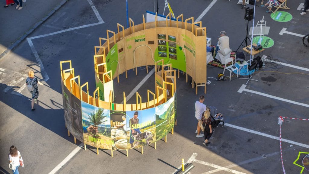 Instalația Puls de Făgăras instalată la Modarom în Brașov cu ocazia Street Delivery 2025